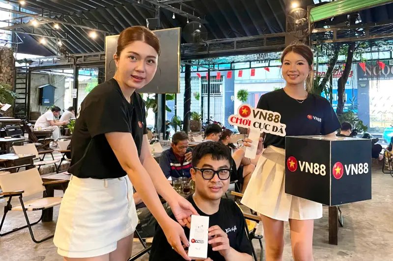 Dân bet đến xem bóng đá vừa được giao lưu phím kèo cho nhau, vừa trải nghiệm cảm giác VIP thực thụ